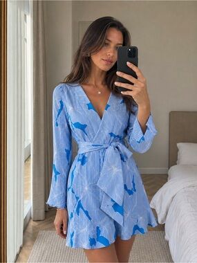 Milly Liv Waterlily Pleated Wrap Dress Blue Floral Size 10